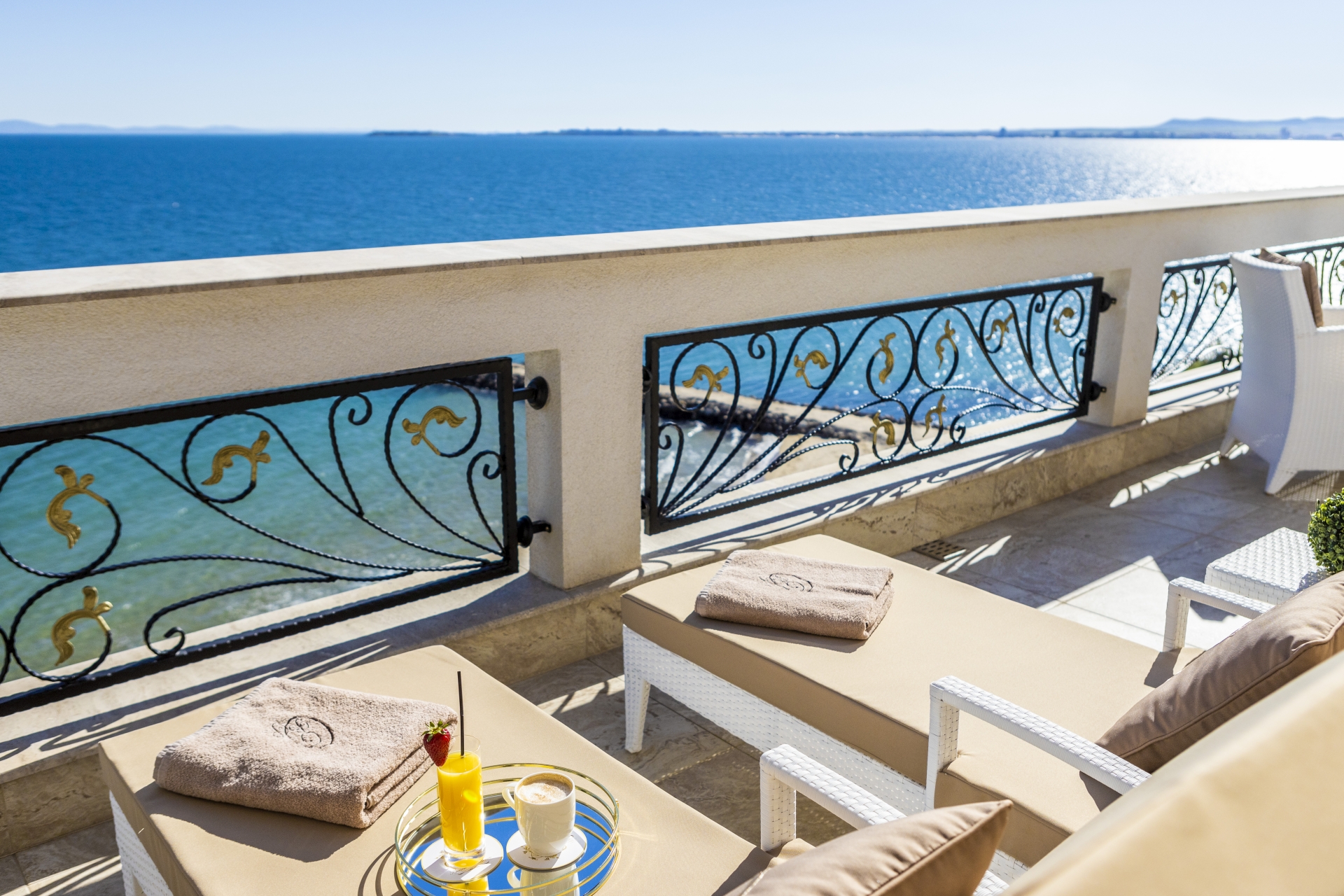 Onyx Beach Residence-Deluxe apartman pogled more.jpg