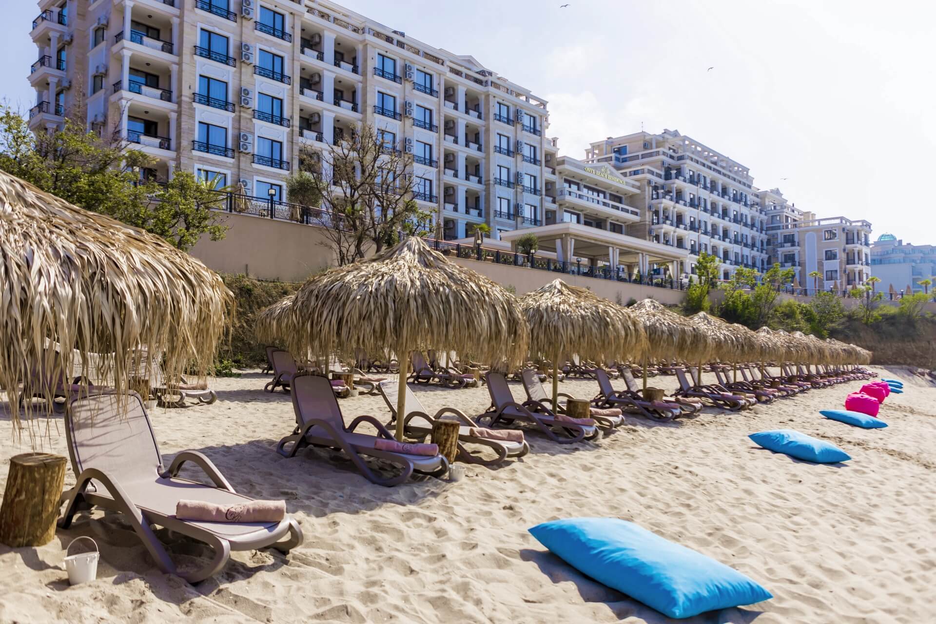 Onyx Beach Residence Hotel-Plaza.jpg