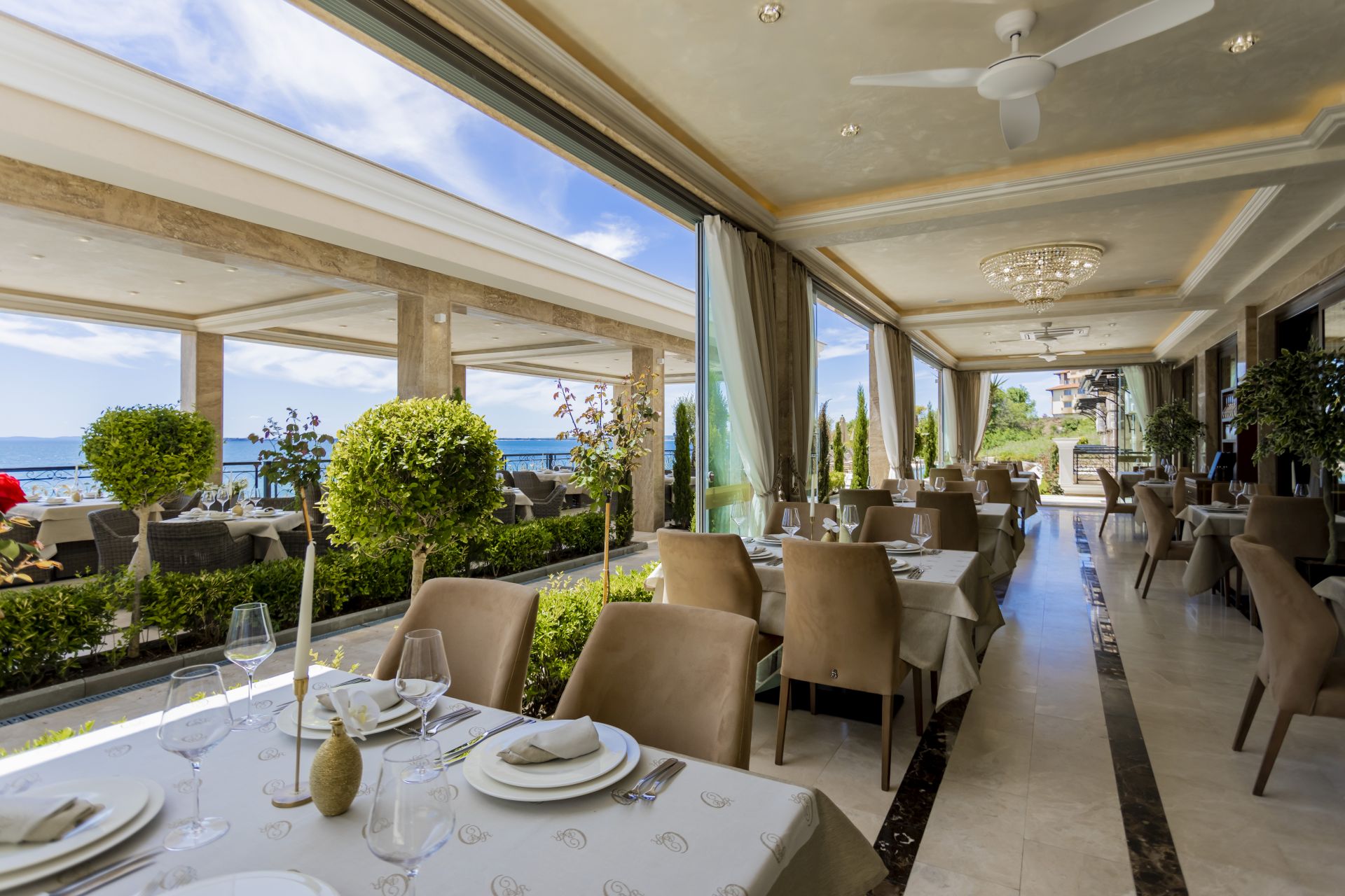 Onyx Beach Residence Hotel-Terasa restorana.jpg