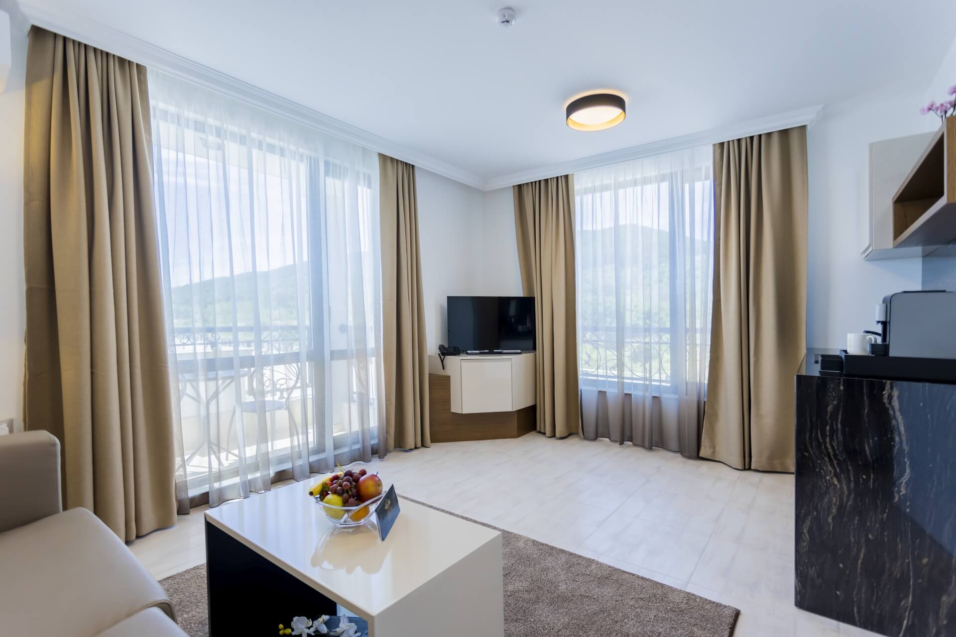 Onyx Beach Residence-Jednosoban apartman delimican pogled more.jpg