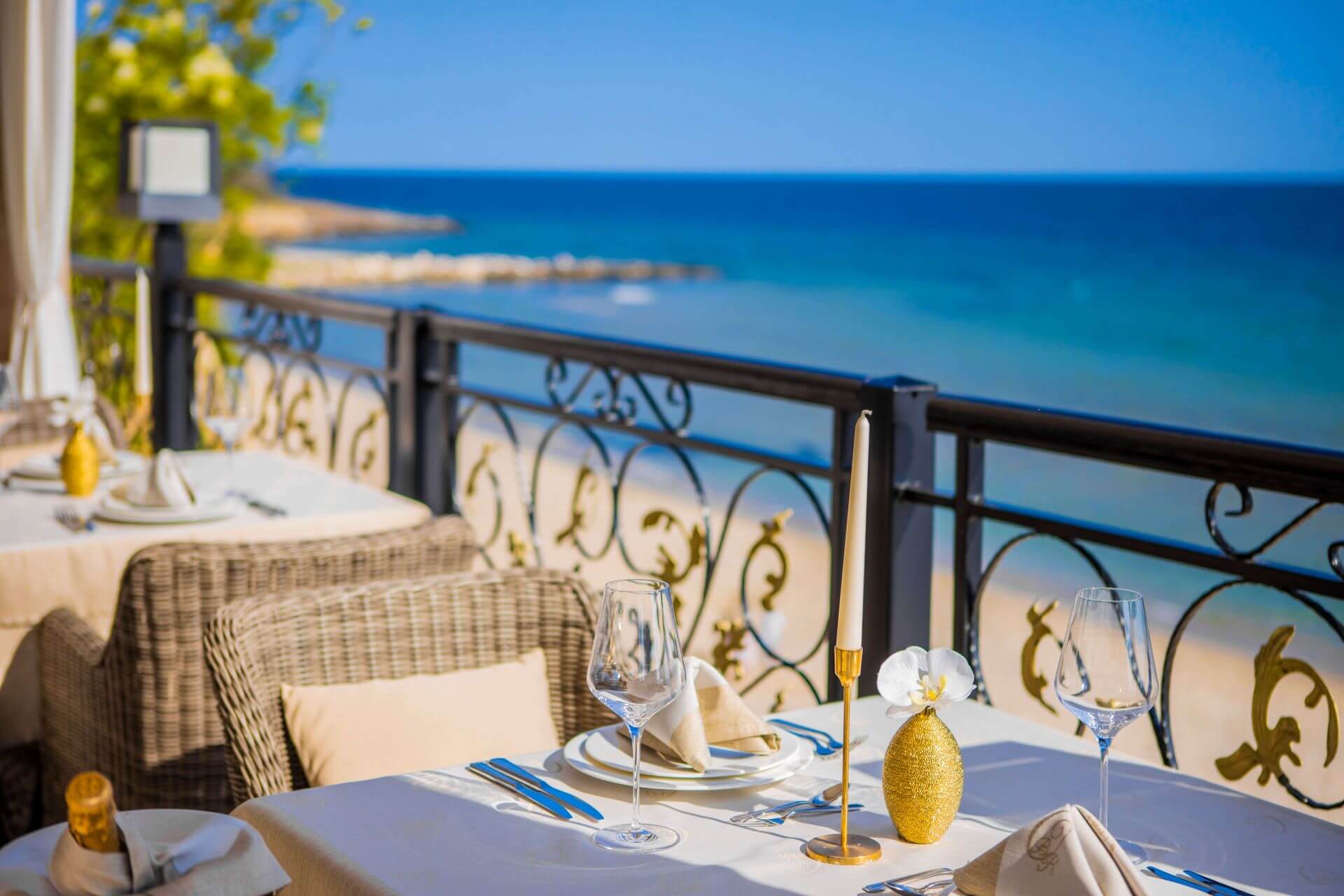 Onyx Beach Residence-Terasa restorana.jpg