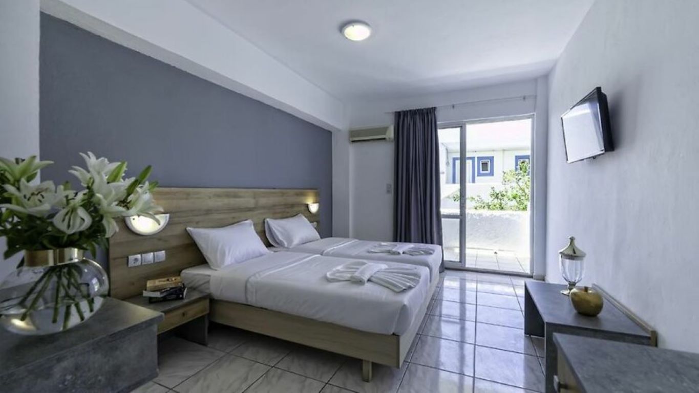 Aristidis Hotel Fourka-Deluxe soba za dve osobe.jpg
