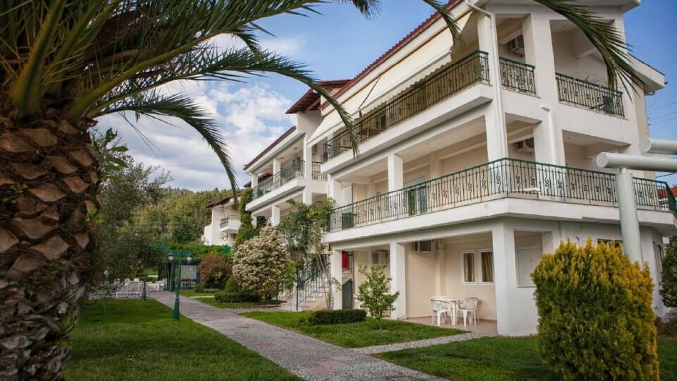 Aristidis Hotel Fourka-Hotel spolja.jpg
