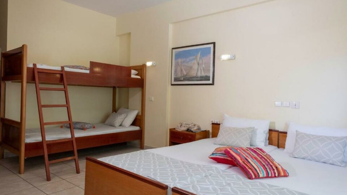 Aristidis Hotel Fourka-Standardna soba za cetiri osobe.jpg