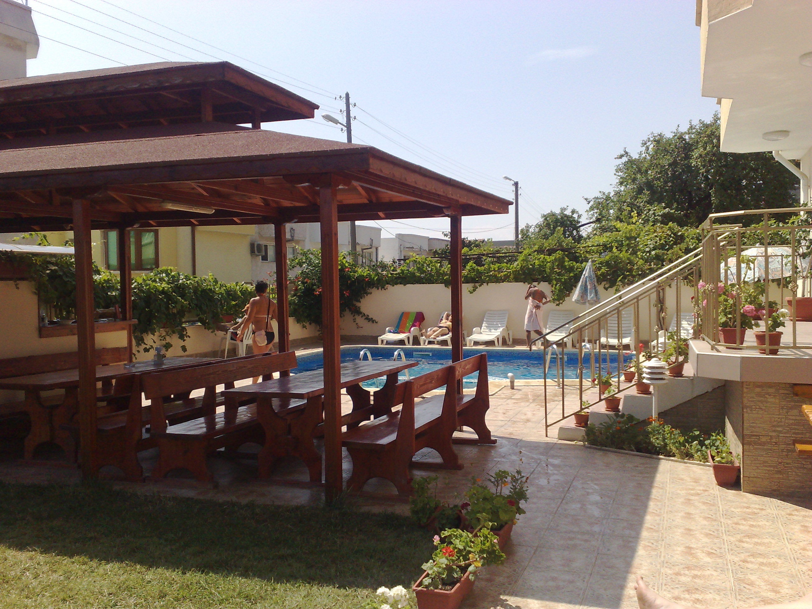 Hotel Larisa-Bazen.jpg
