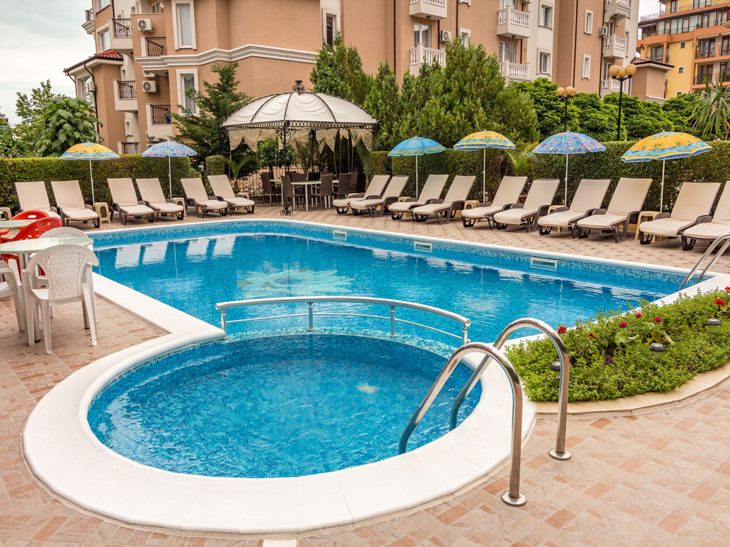 Venera Family Hotel-Bazen.jpg