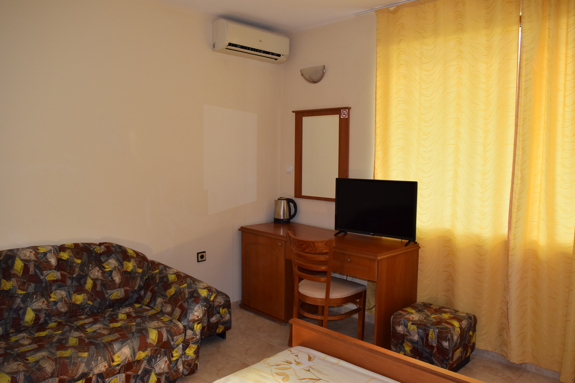 Chris Family-Apartman.jpg