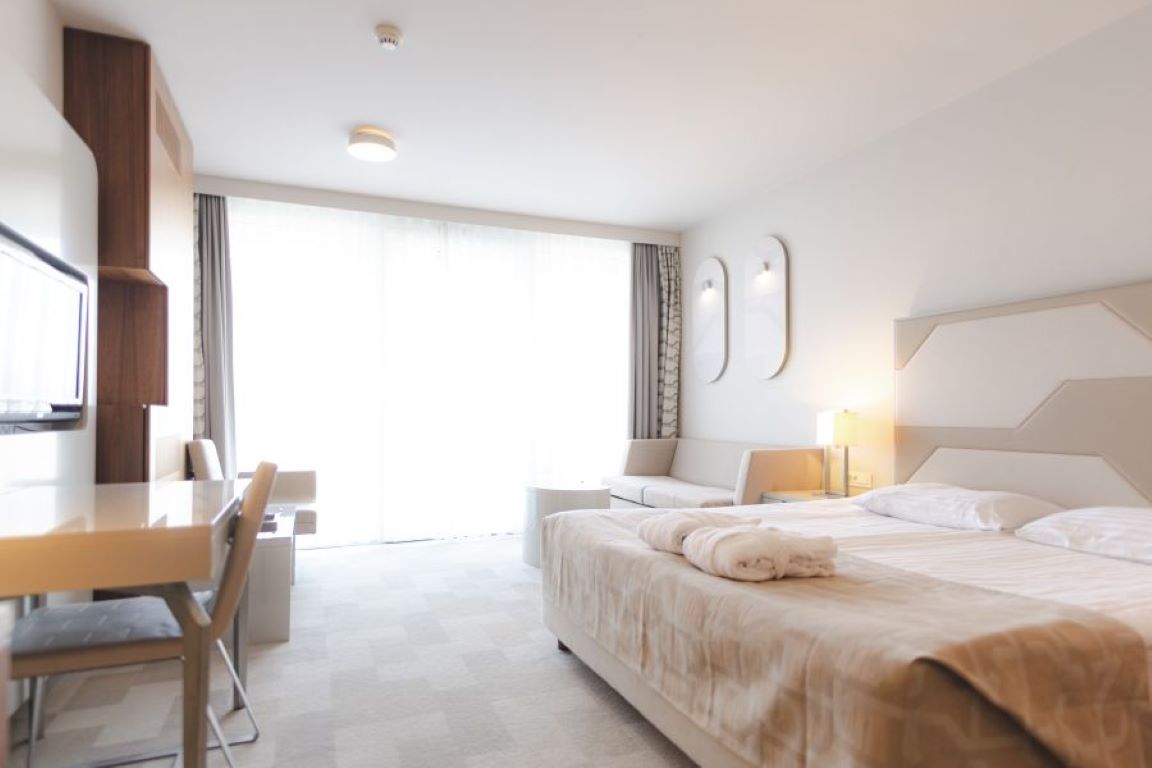 Hotel Terme-Standardna soba balkon.jpg