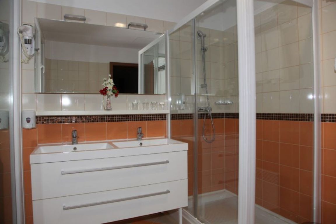 Aquapark Hotel Zsuterna-Apartman za sest osoba.jpg