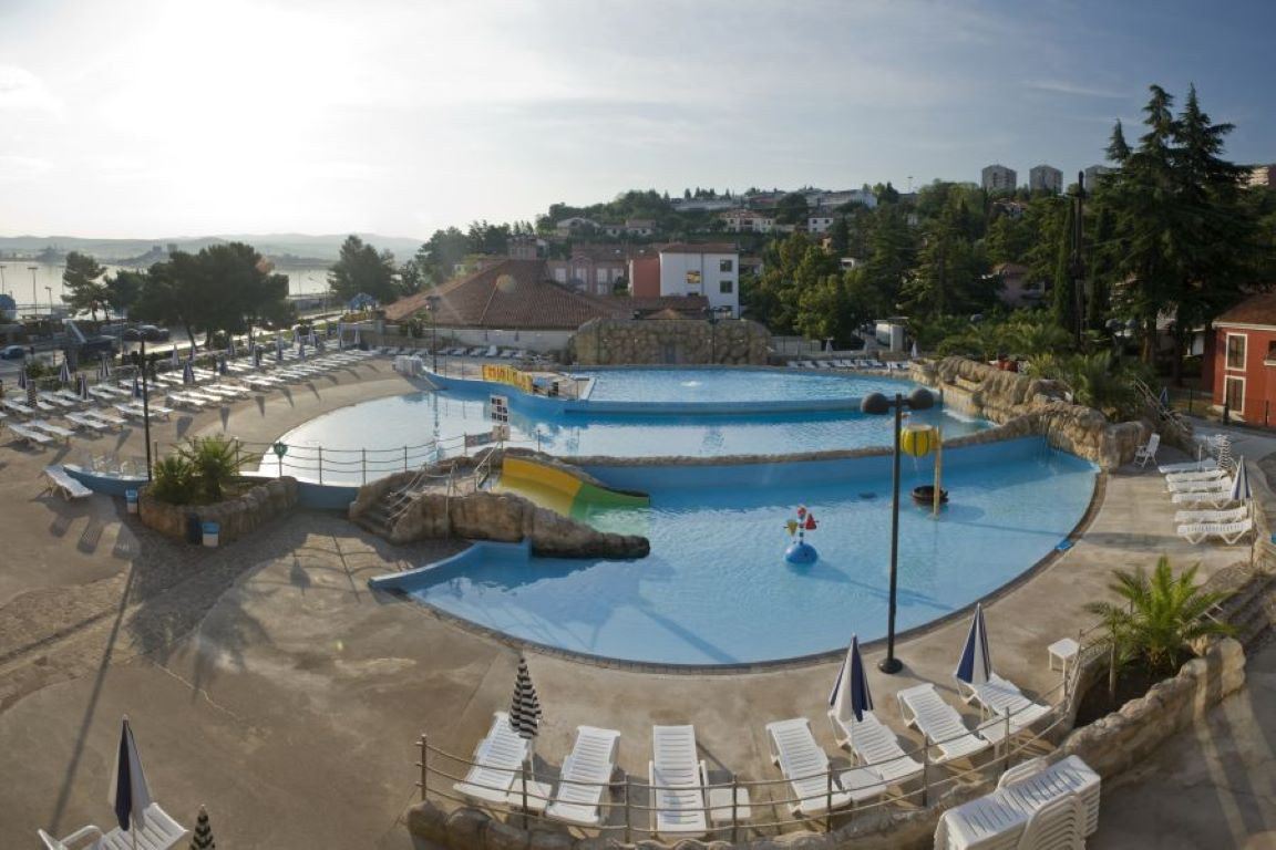 Aquapark Hotel Zusterna-Kompleks bazena.jpg