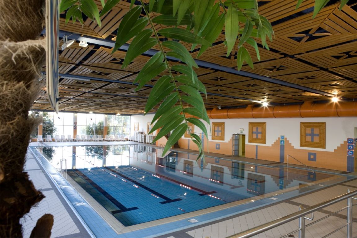 Aquapark Hotel Zusterna-Unutrasnji bazen.jpg