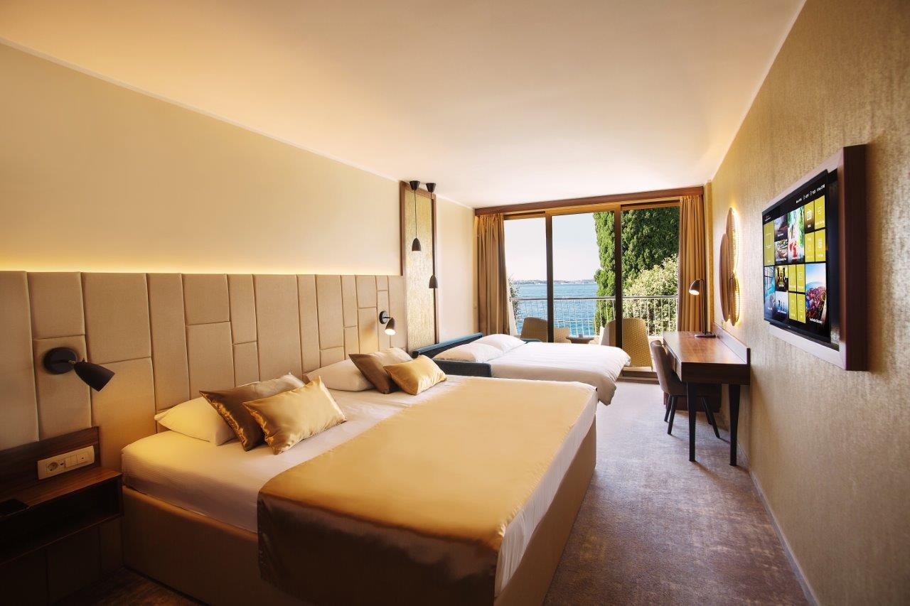 Grand Hotel Bernardin-Deluxe porodicna soba balkon.jpg