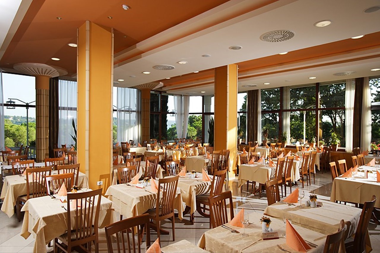 Hotel RIviera-Restoran.jpg