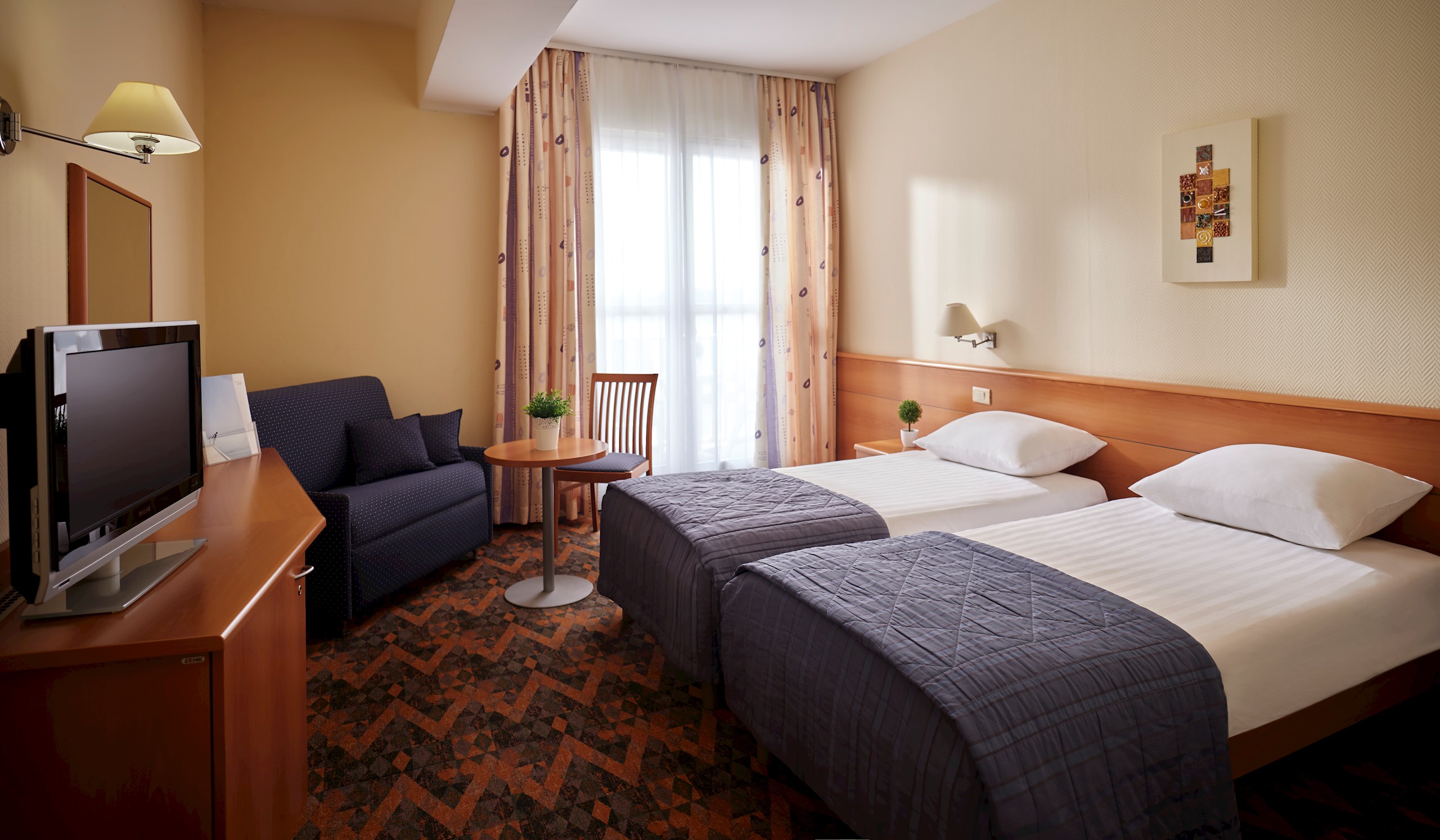Riviera Hotel-Porodicna soba balkon.jpg