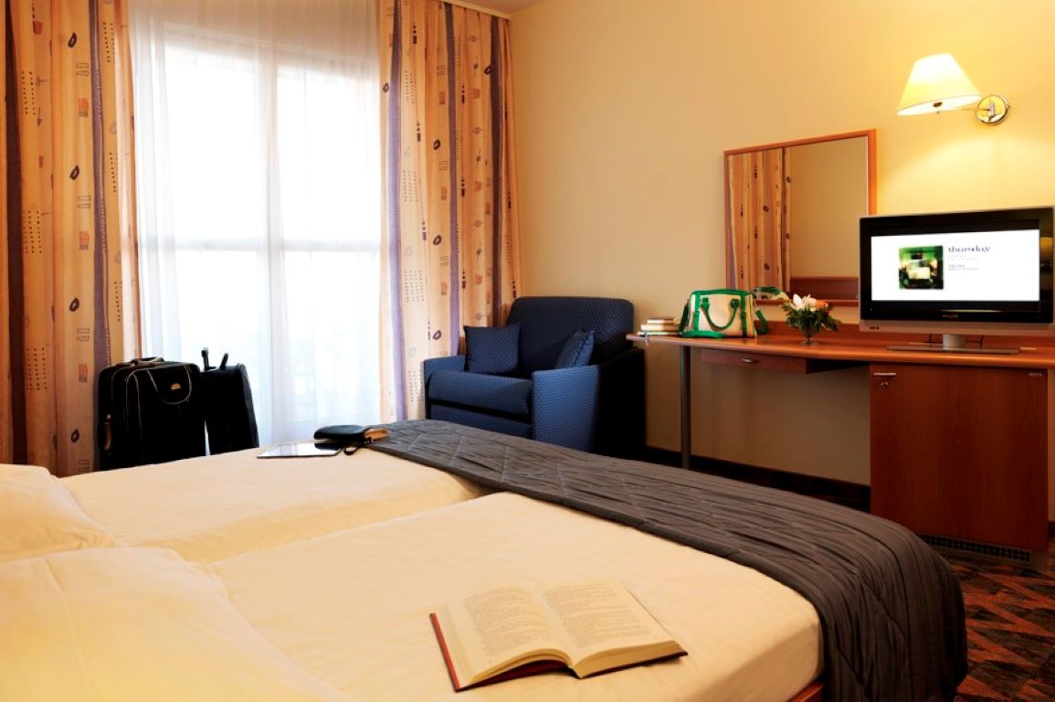 Riviera Hotel-Standardna soba balkon.jpg