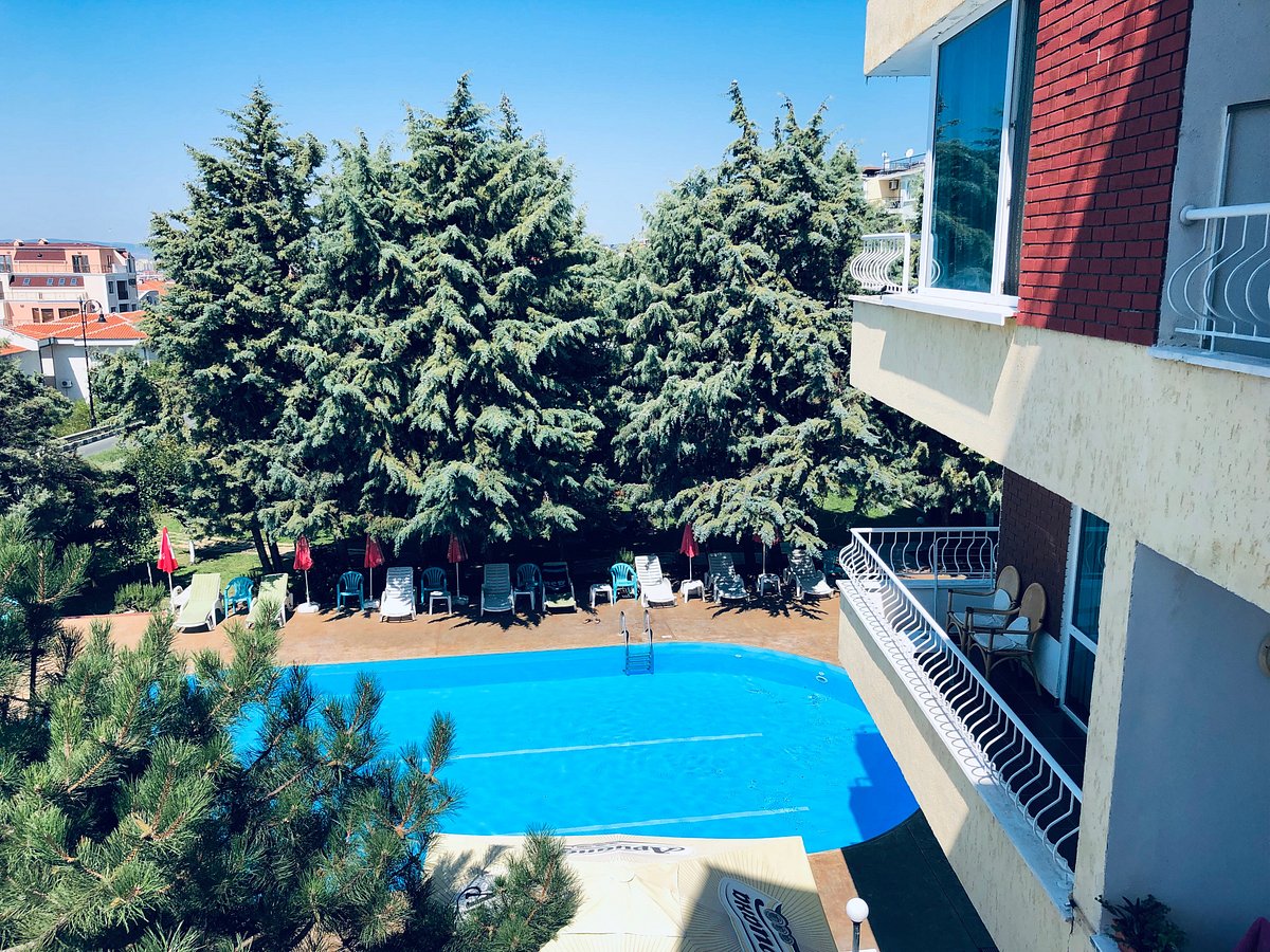 Consul Hotel-Bazen.jpg