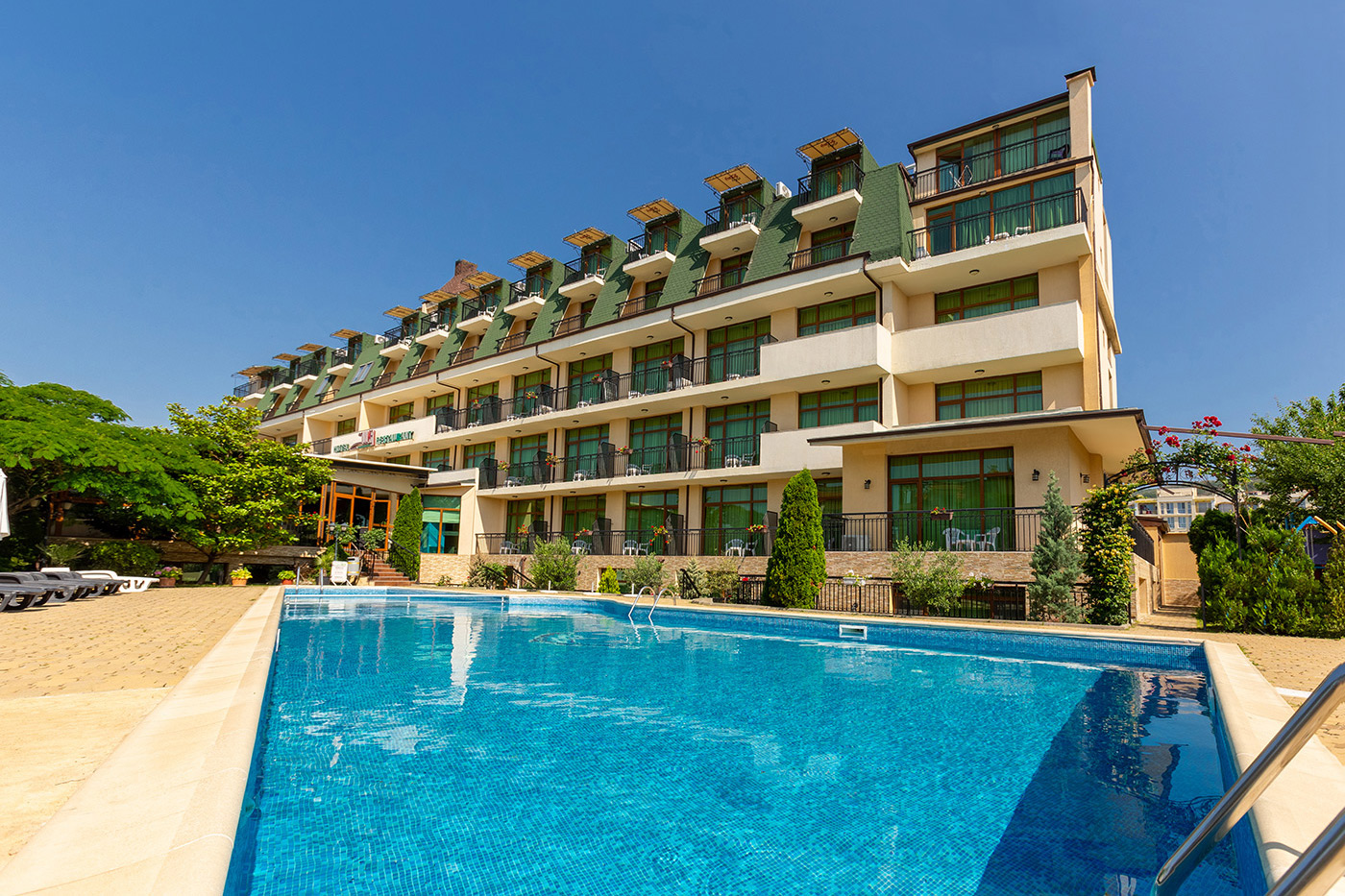 Hotel Julia-Bazen.jpg