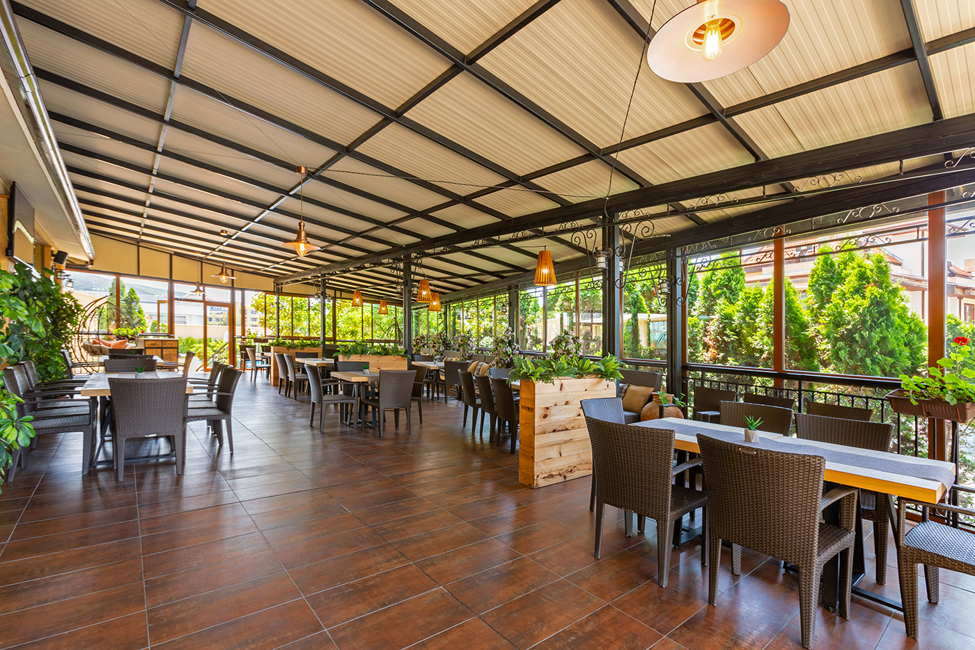 Julia Hotel-Terasa restorana.jpg