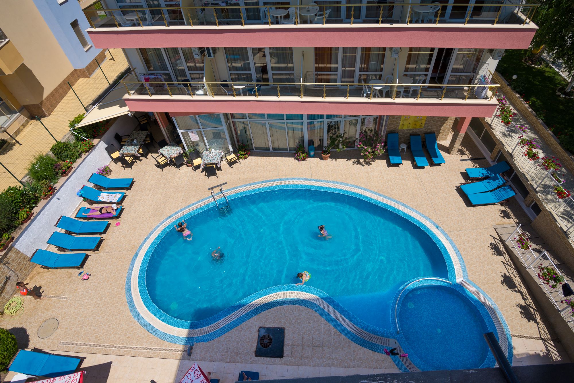 Hotel Iris-Bazen.jpg