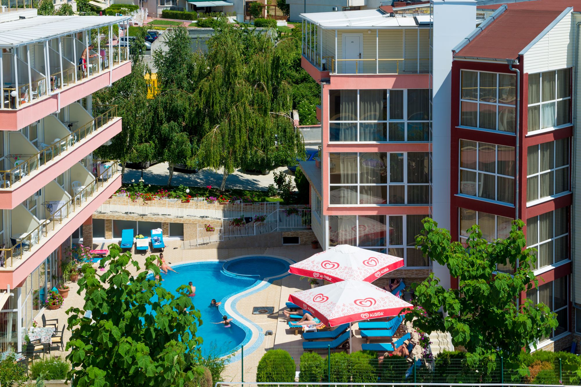 Iris Hotel-Bazen.jpg