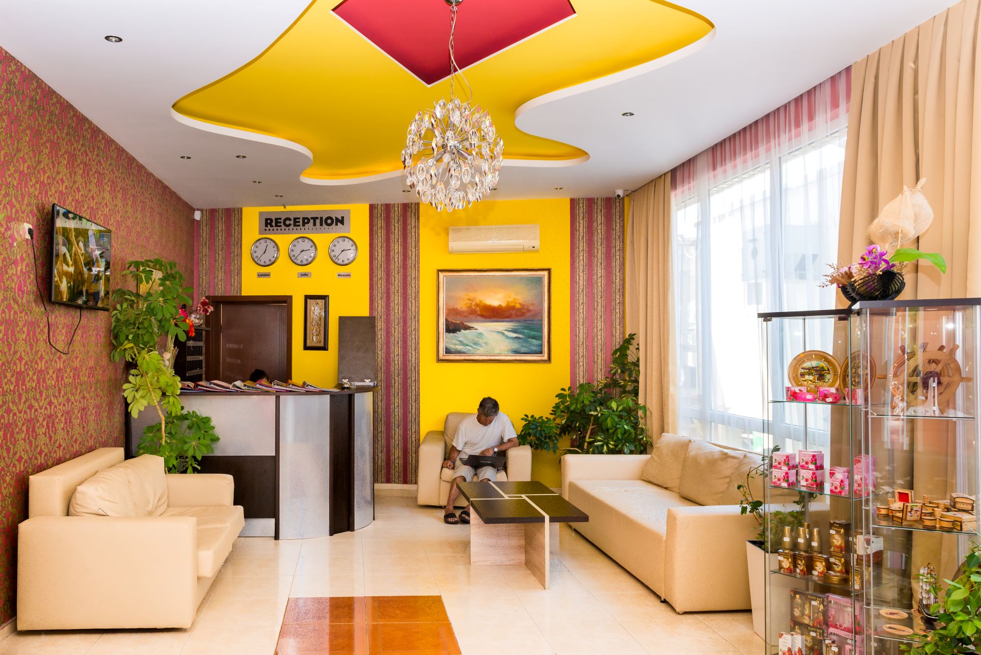 Iris Hotel-Recepcija.jpg