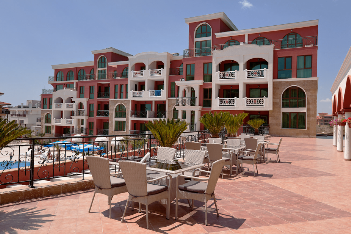 Saint George Palace Resort & Spa Hotel-Terasa restorana.png
