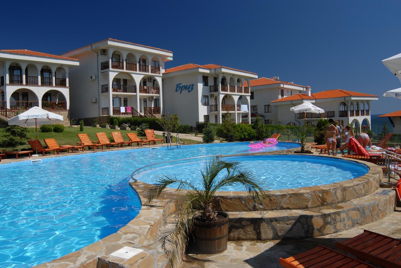 Briz Second Line Hotel-Spoljasnji izgled.jpg