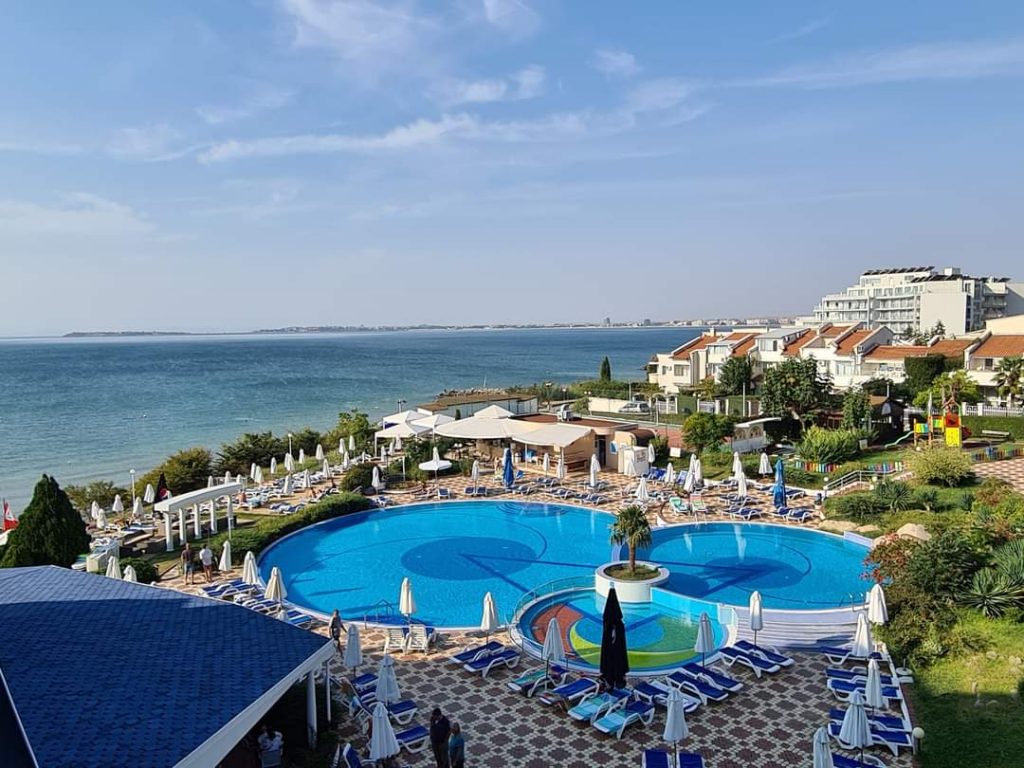 Hotel Sineva Beach-Kompleks bazena.jpg