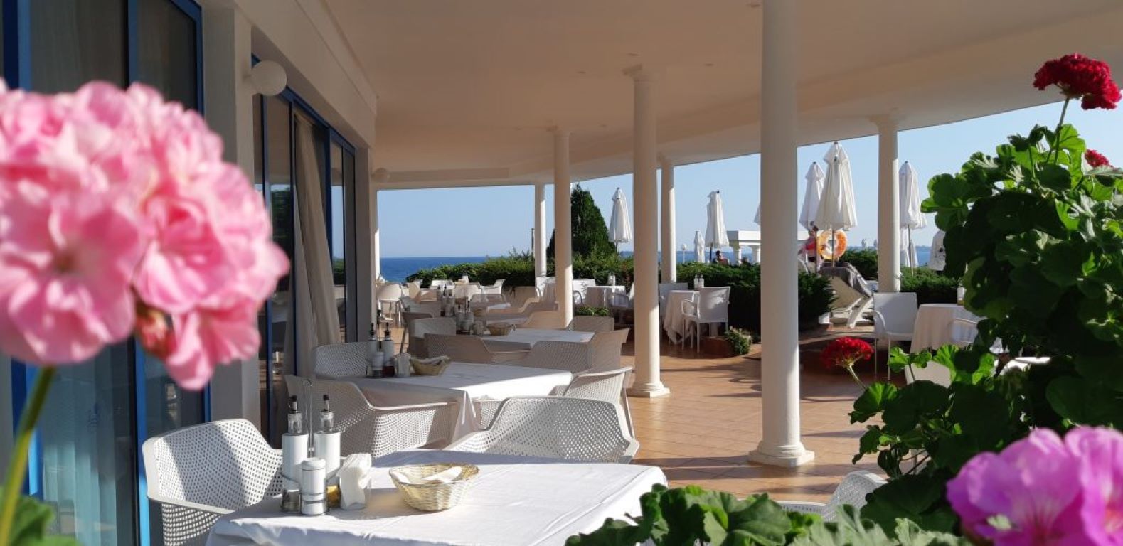 Hotel Sineva Beach-Terasa restorana.jpg