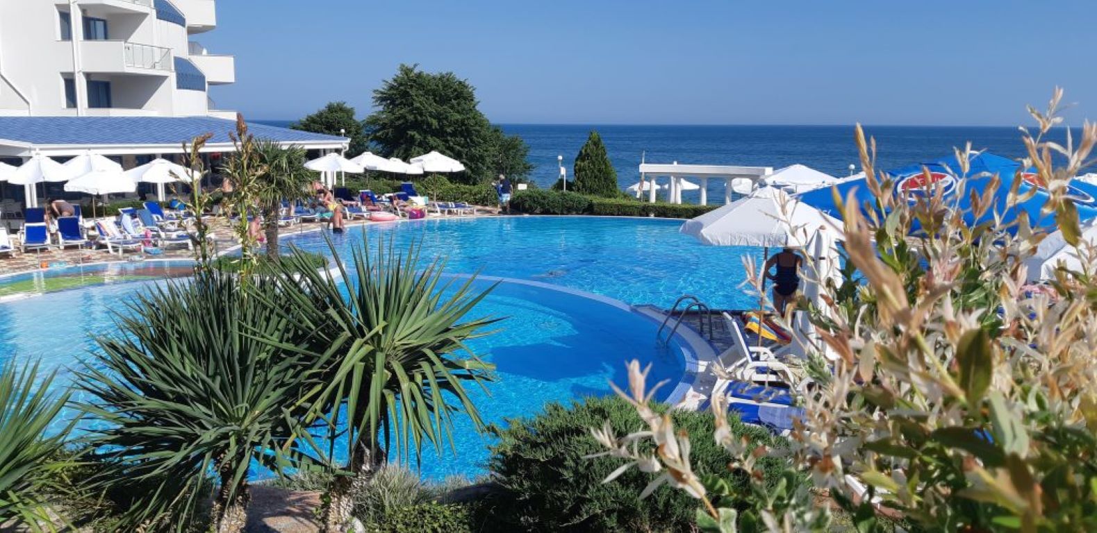 Sineva Beach-Bazen.jpg