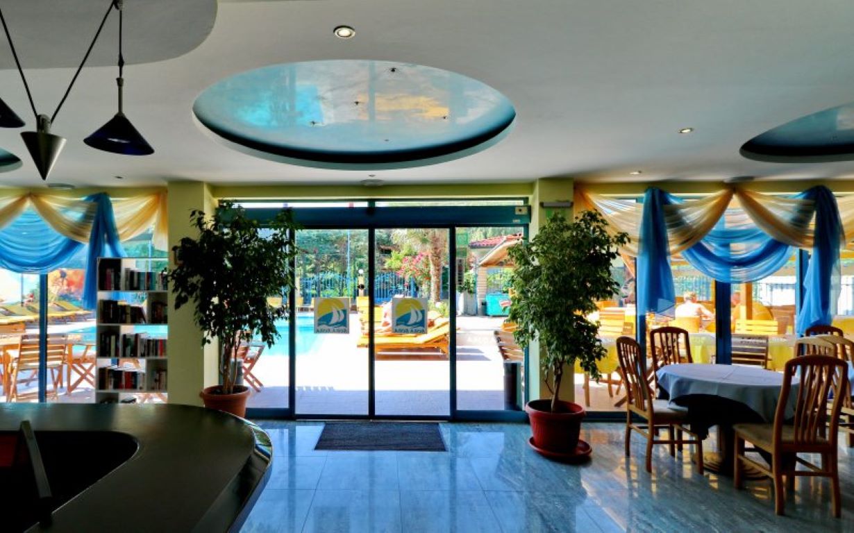 Bora Bora-Lobby.jpg