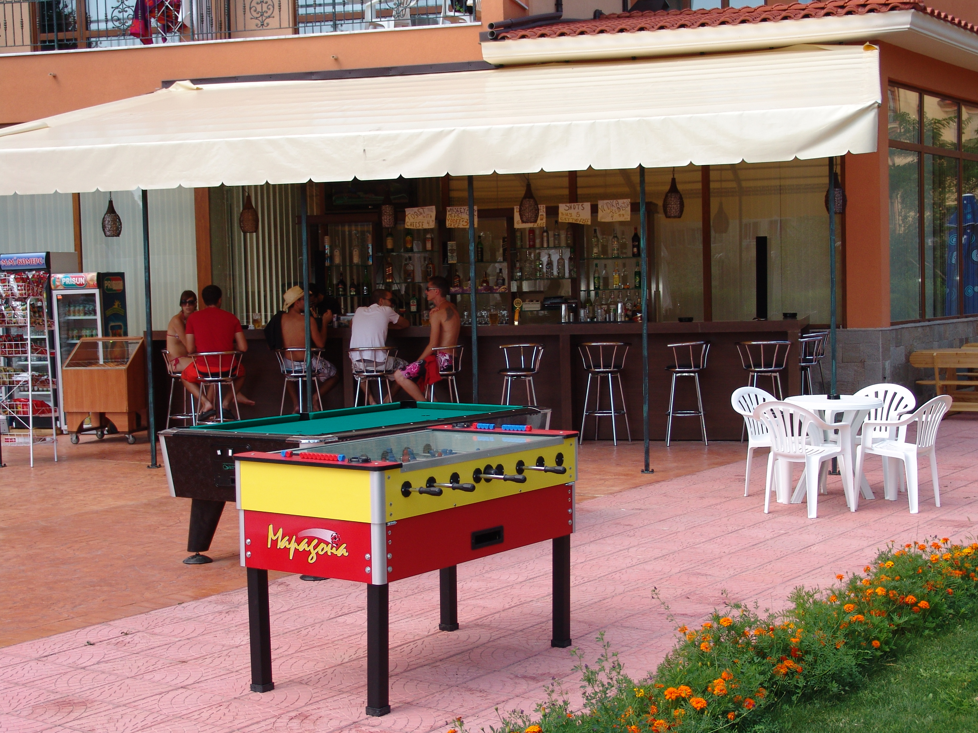Happy Aparthotel-Bar.JPG