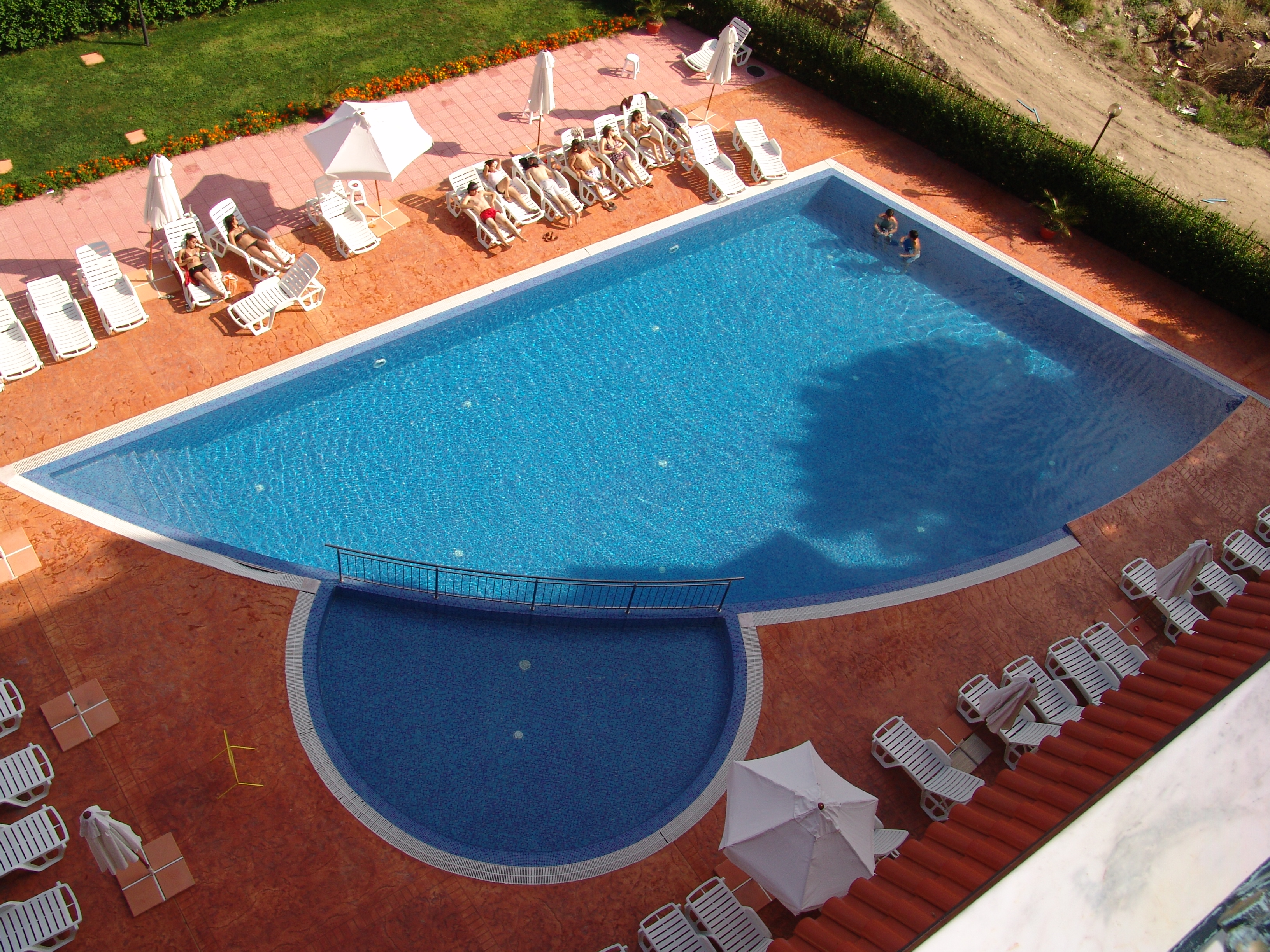 Happy Aparthotel-Bazenski kompleks.JPG