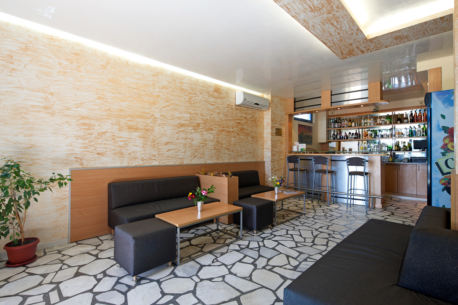 Hotel Paloma-Lobby bar.jpg