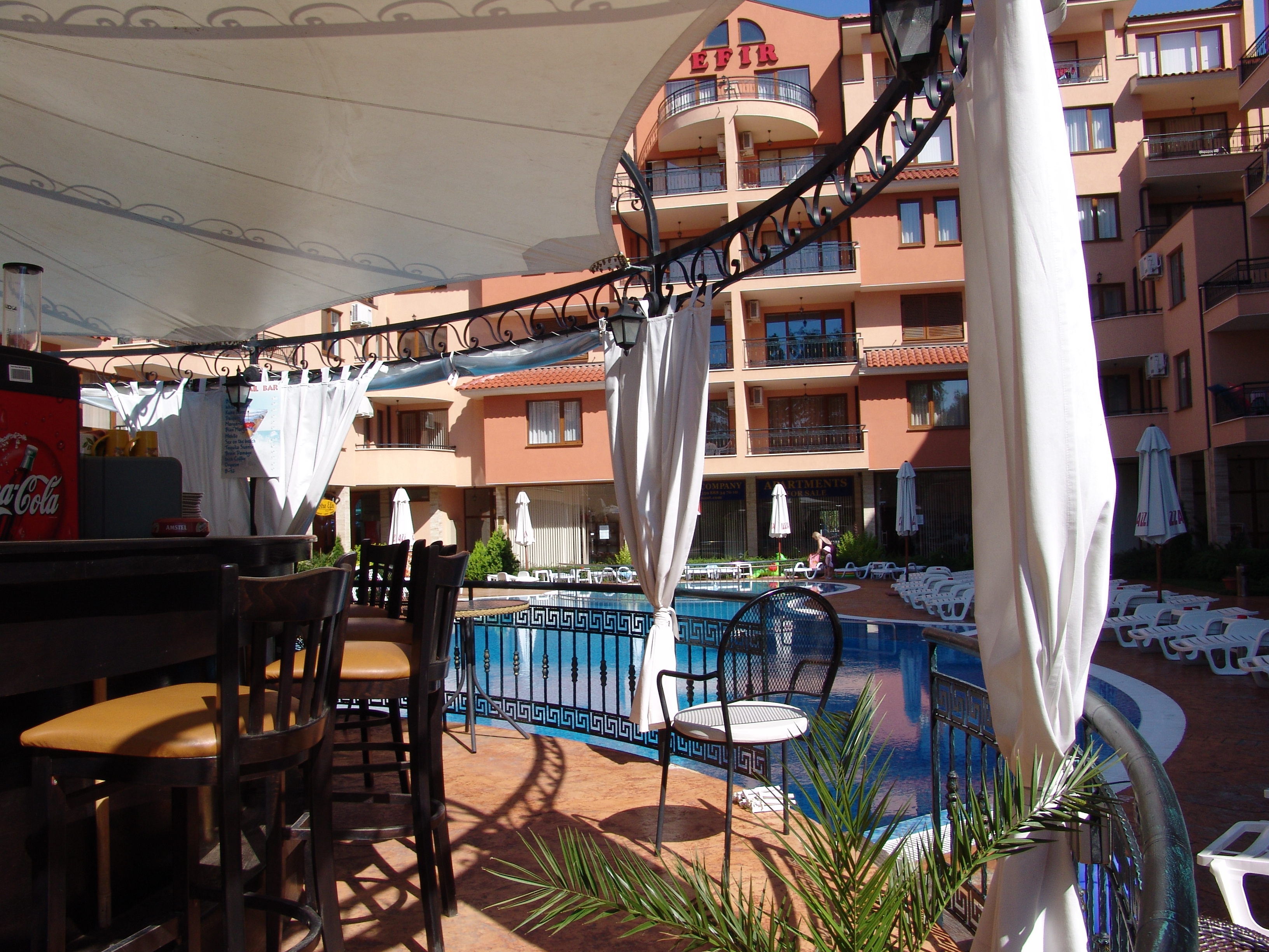 Efir I Aparthotel-Bar na bazenu.JPG