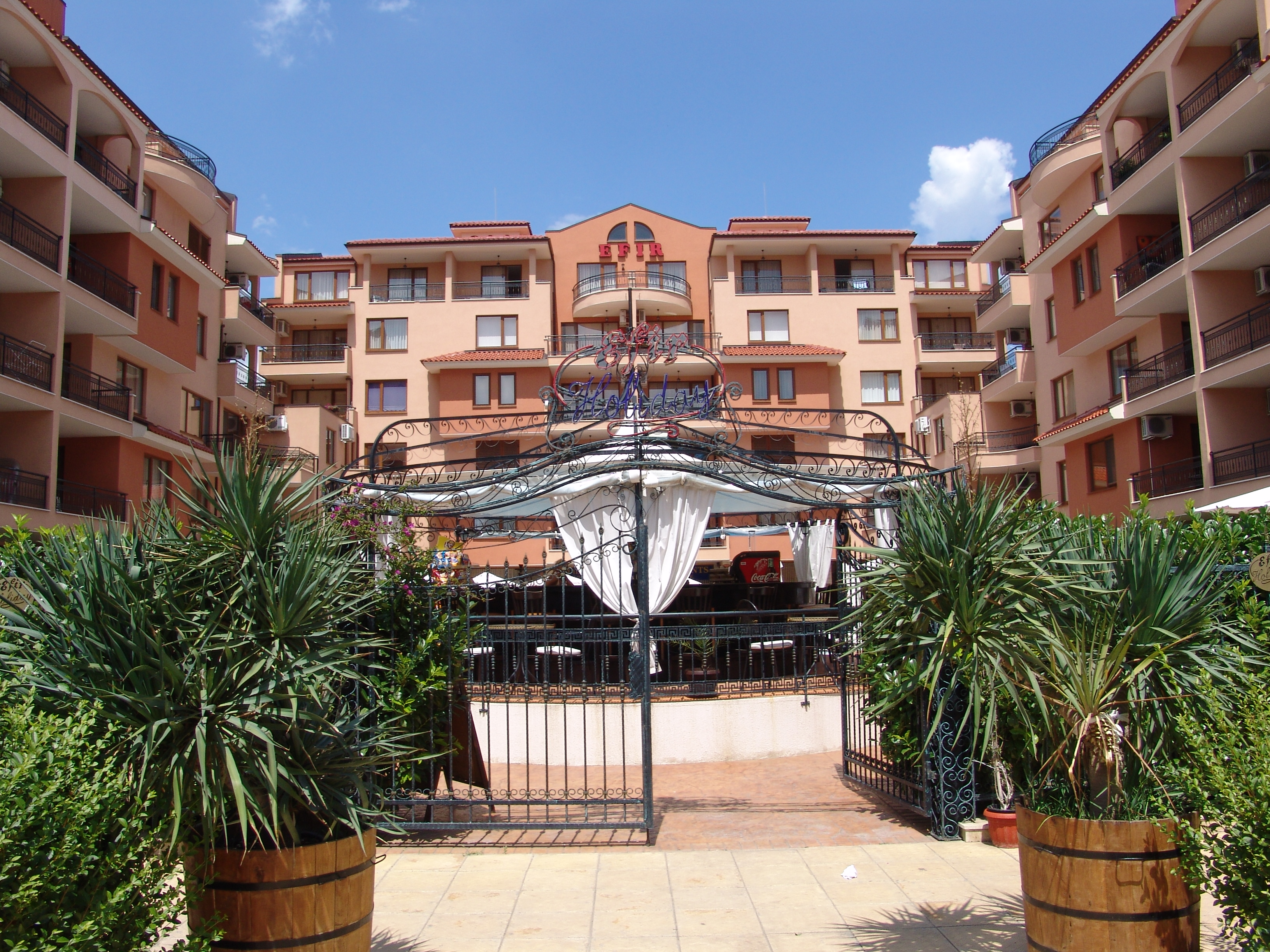 Efir I Aparthotel-Ulaz u hotel.JPG