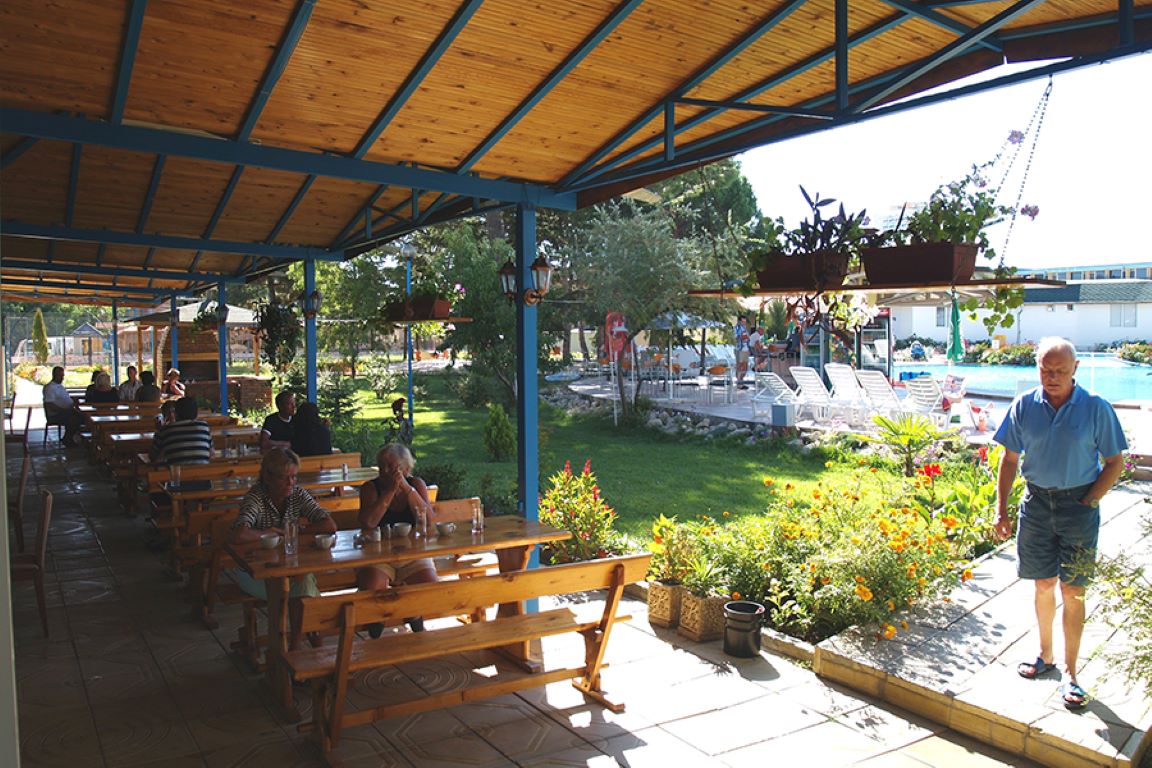 Hotel Balaton-Terasa restorana.jpg