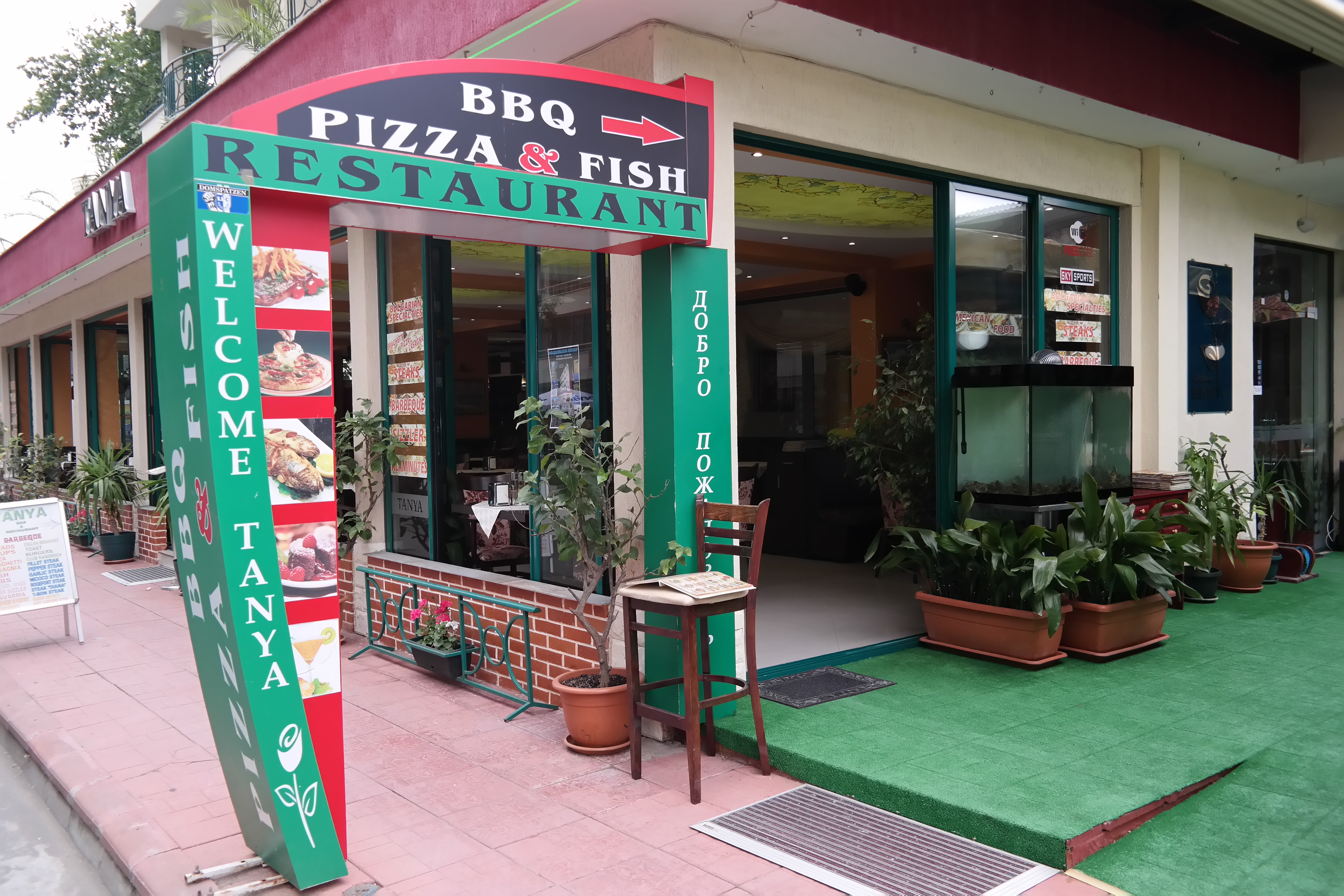 Hotel Tanya-Ulaz u restoran.jpg