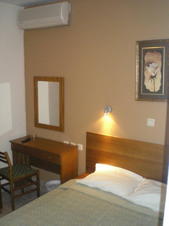 Hotel Erato standard room 1.jpg