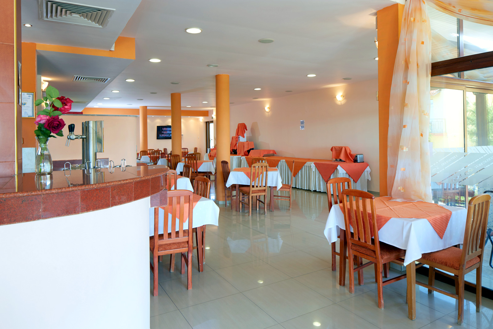 Hotel Yalta Holiday Village-Restoran.jpg