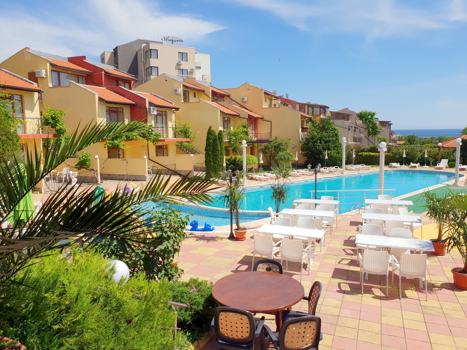 Yalta Holiday Village-Kompleks bazena.jpg