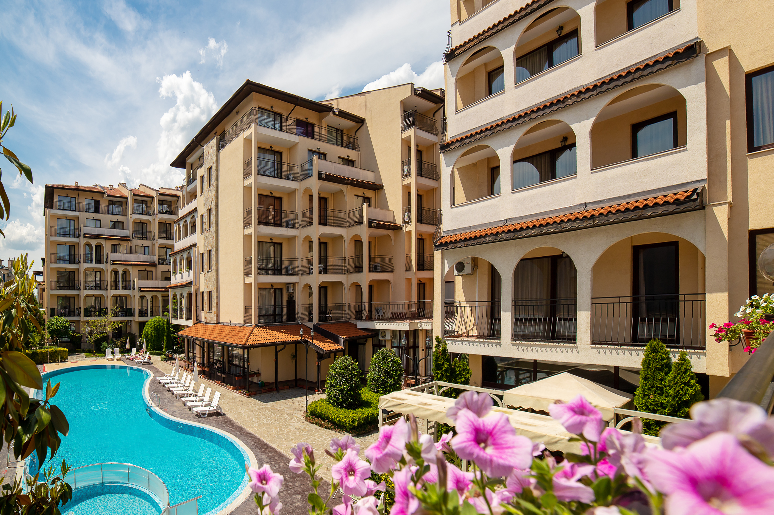 Rose Village Apart-Hotel spolja.jpg