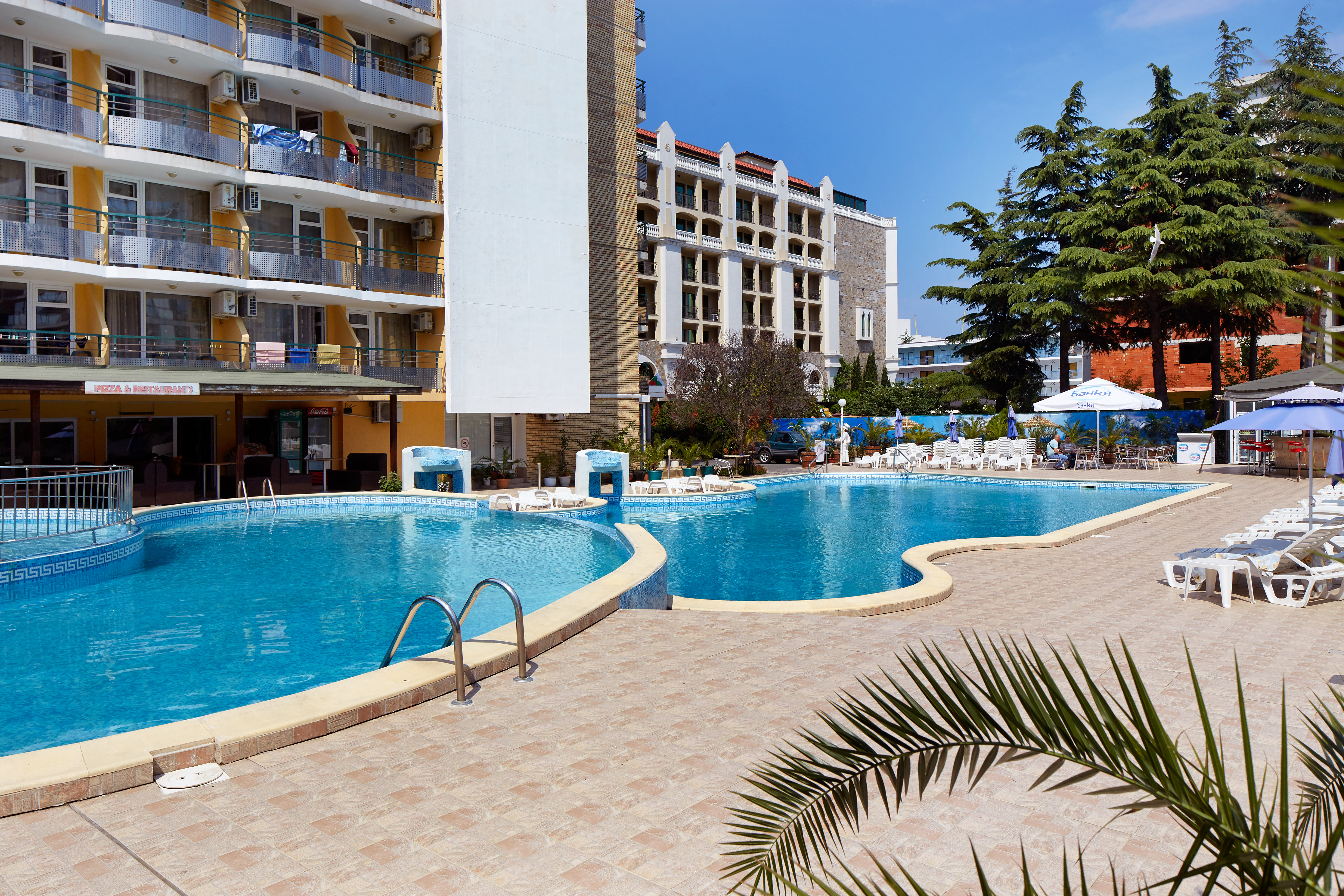Hotel Yantra Sunny Beach-Bazen.jpg
