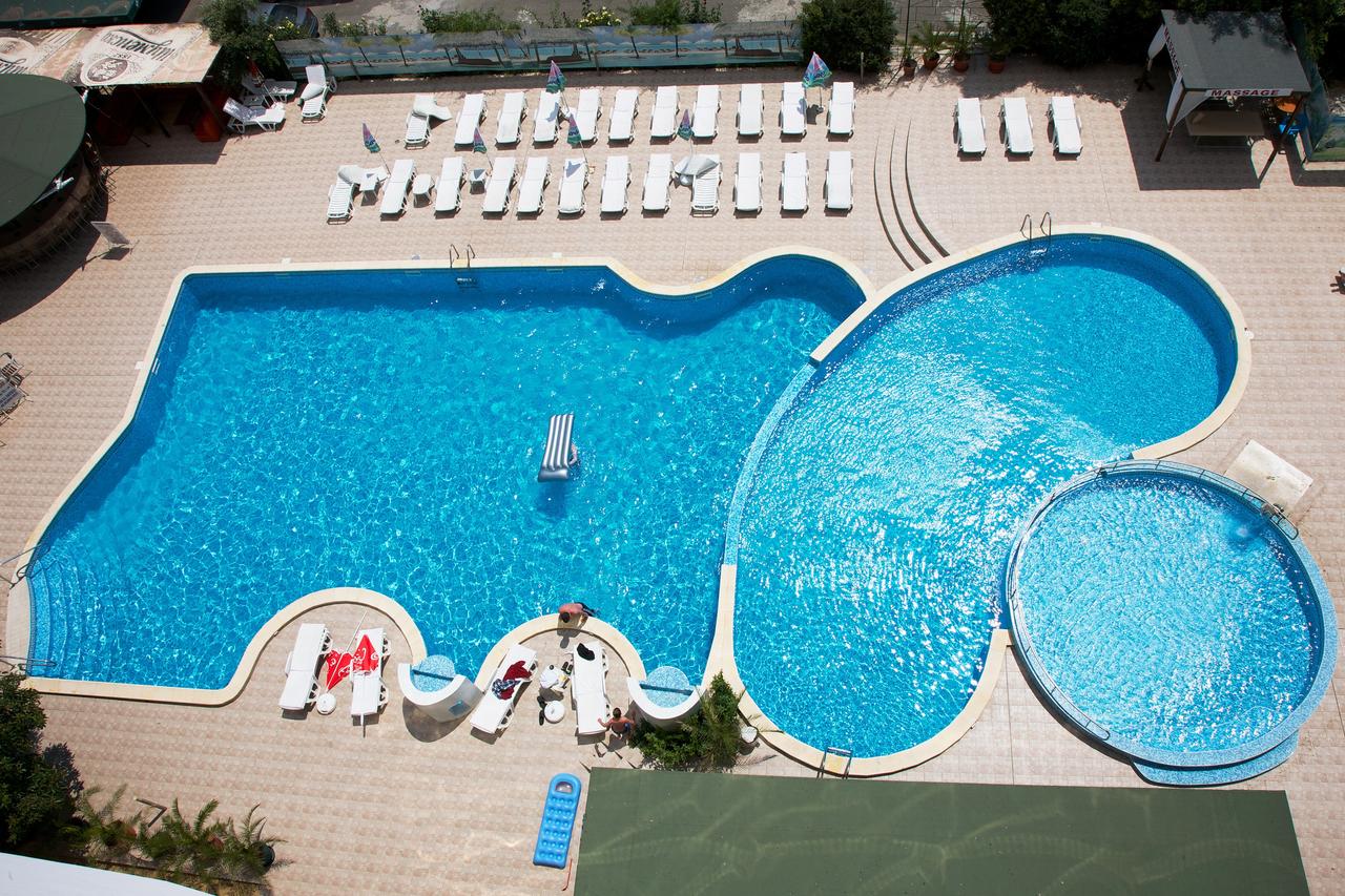 Hotel Yantra Sunny Beach-Kompleks bazena.jpg