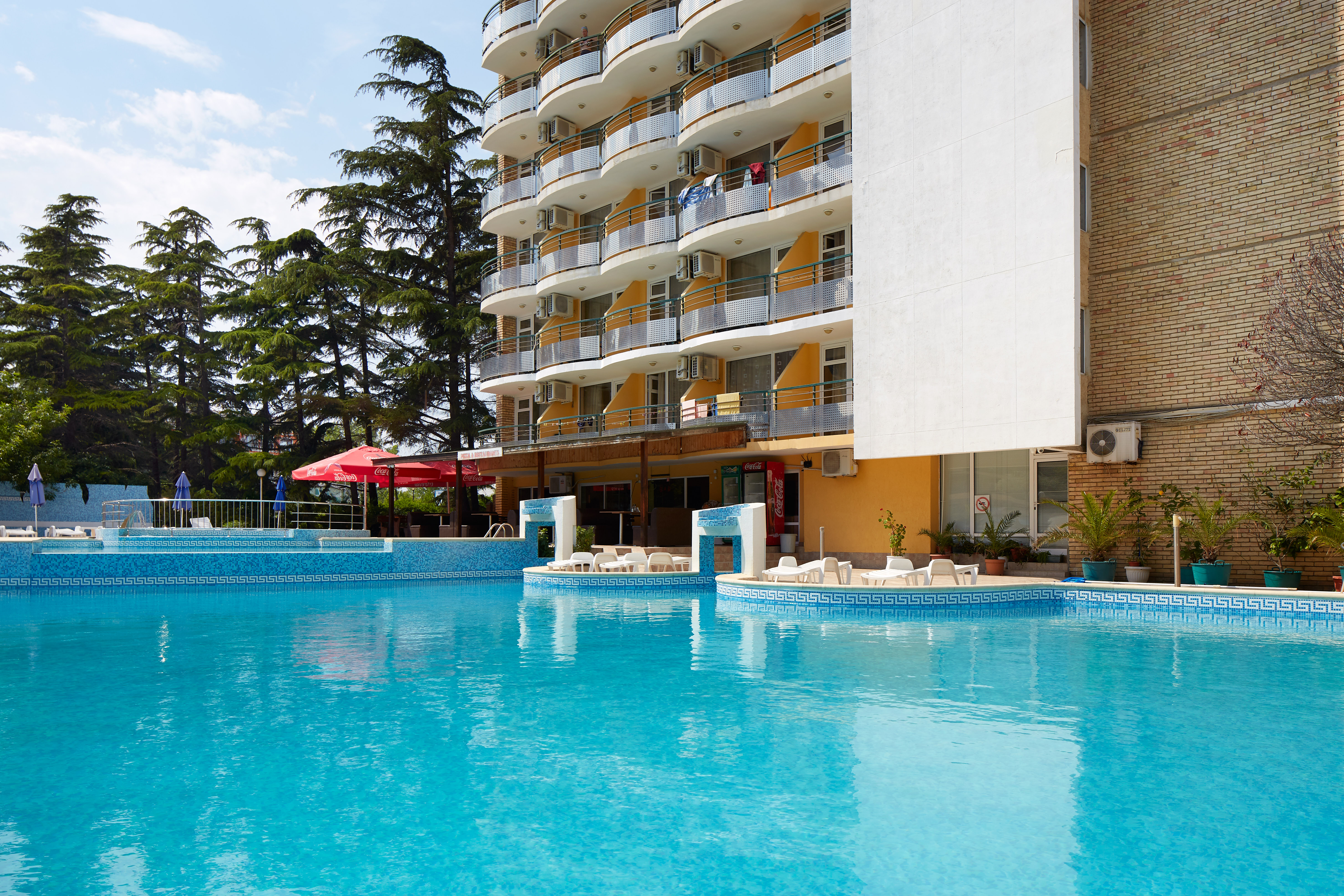 Yantra Sunny Beach-Bazen.jpg