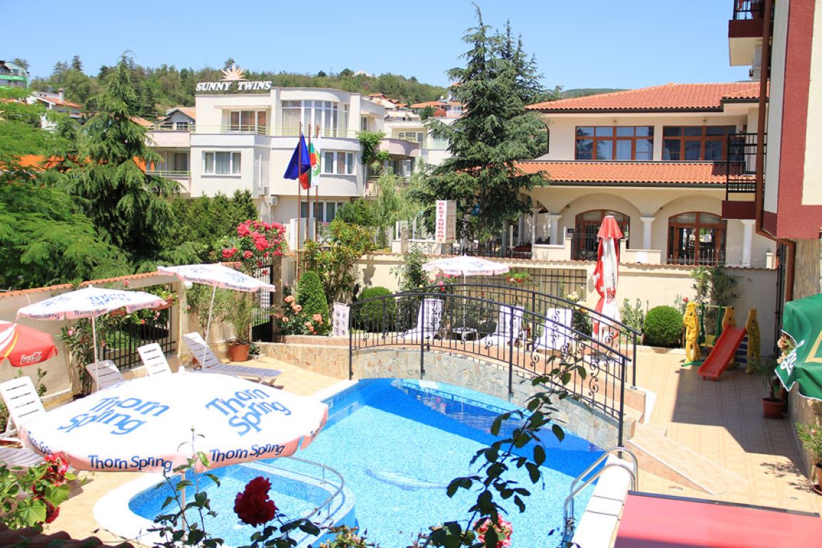 Breza Family Hotel-Bazen.jpg