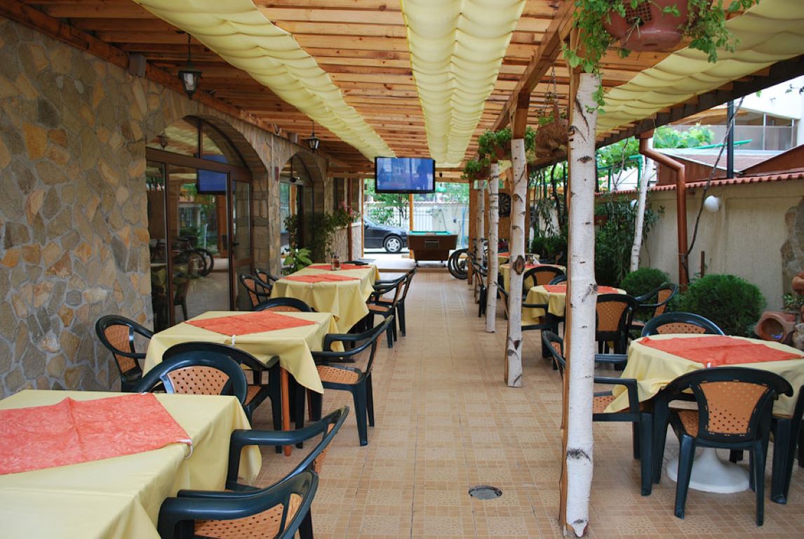 Breza Family Hotel-Terasa restorana.jpg