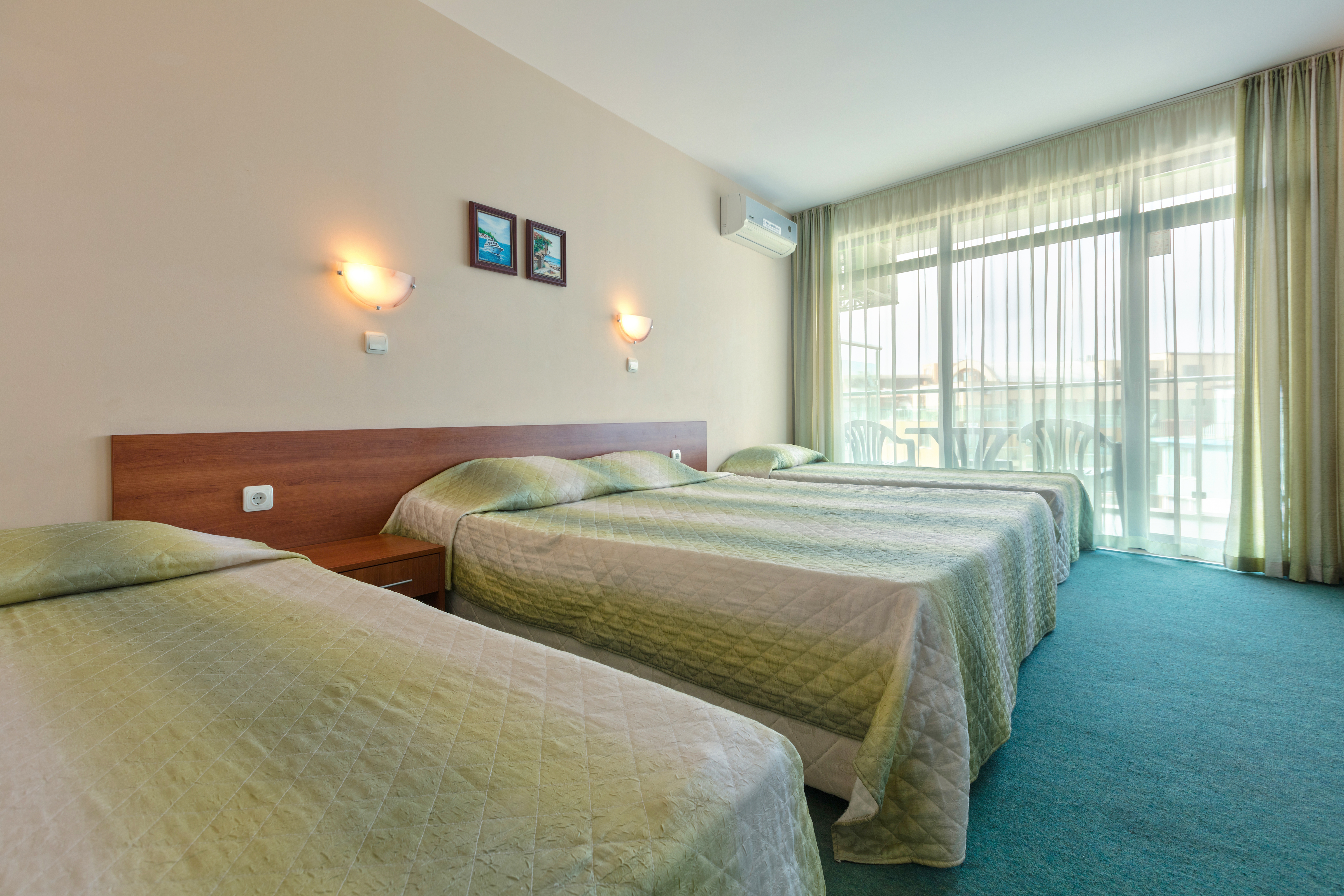 Hotel L & B-Porodicna soba.jpg