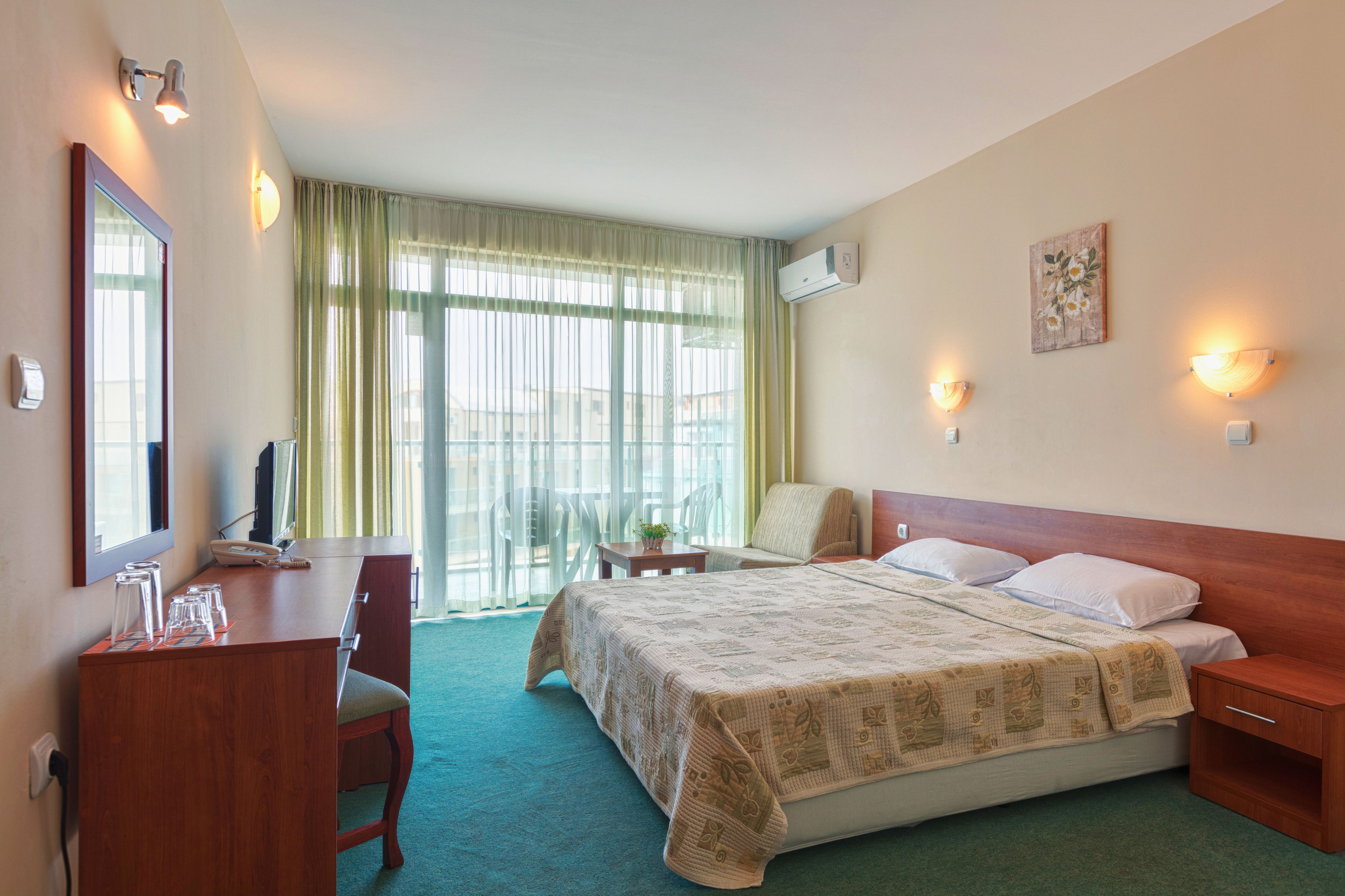 Hotel L & B-Standardna soba.jpg