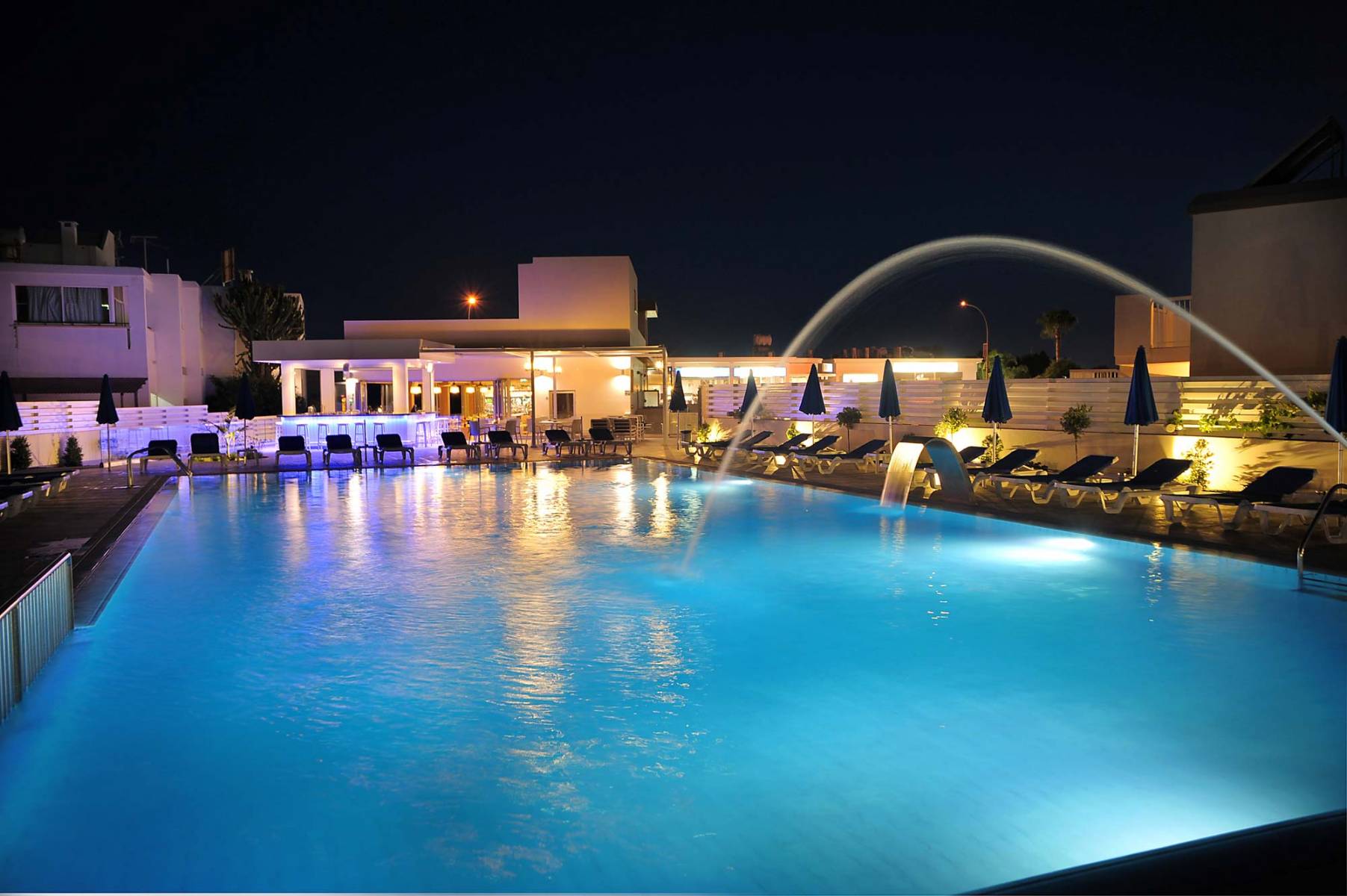Euronapa Hotel-Bazen nocu.jpg